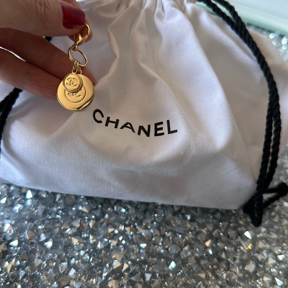 COPY - COPY - Chanel Beauty holiday charm